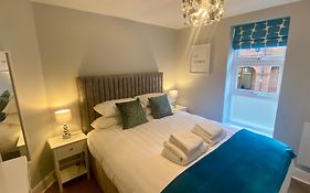 Superb City Centre Apartment In Riverside Complex